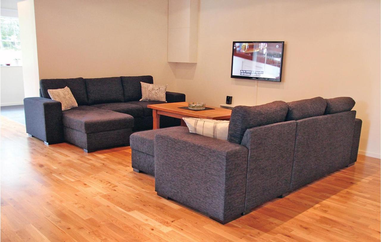 2 Bedroom Cozy Apartment In Habo Mullsjo Exterior photo